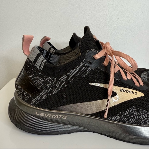 Brooks Levitate 4.0 Sneaker Black Pink Women’s Size 8 - Picture 3 of 10